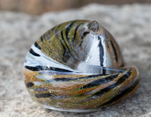 Load image into Gallery viewer, Memorial Curled Glass Cat